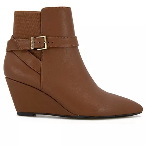 NWT Kenneth Cole Reaction
Women's Emmie Wedge Dress Booties - Picture 2 of 7